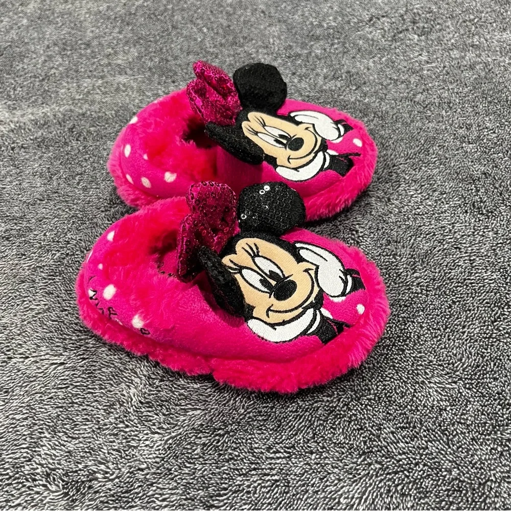 Disney Minnie Mouse toddler girls' slippers in hot pink size 5-6 NWOT